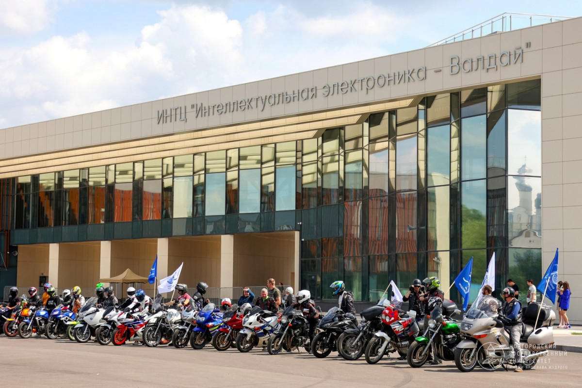В Великом Новгороде прошёл мотопробег в честь юбилея Новгородского университета В Великом Новгороде прошёл мотопробег в честь юбилея Новгородского университета
