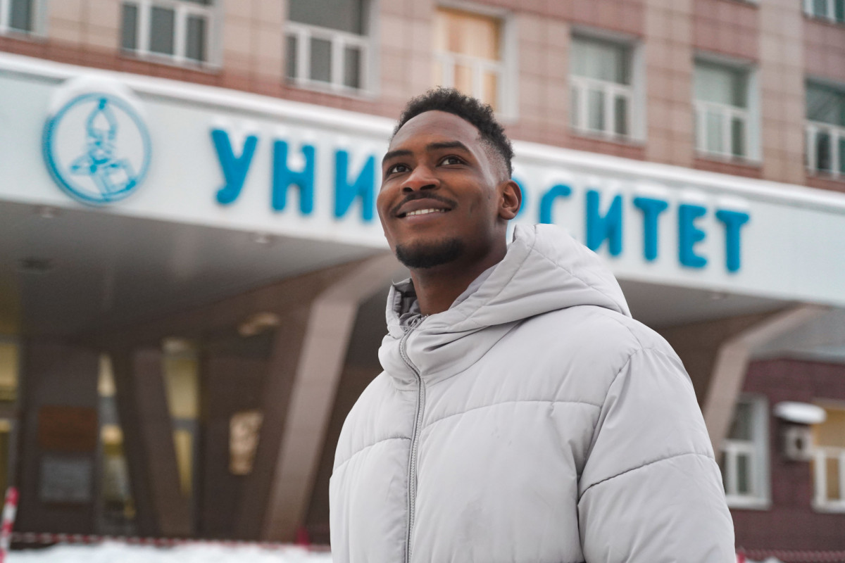 «Я никогда не стеснялся»: как студент из Судана покорил русский язык и медицину