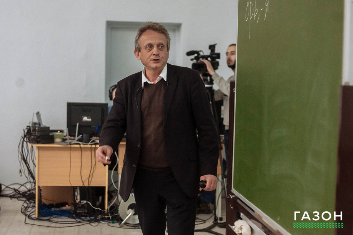 Алексей Гиппиус рассказал в НовГУ о древнейшей судебной грамоте, найденной в Великом Новгороде Алексей Гиппиус рассказал в НовГУ о древнейшей судебной грамоте, найденной в Великом Новгороде