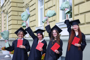 «Гордимся каждым»: в НовГУ началась волна студенческих выпускных «Гордимся каждым»: в НовГУ началась волна студенческих выпускных